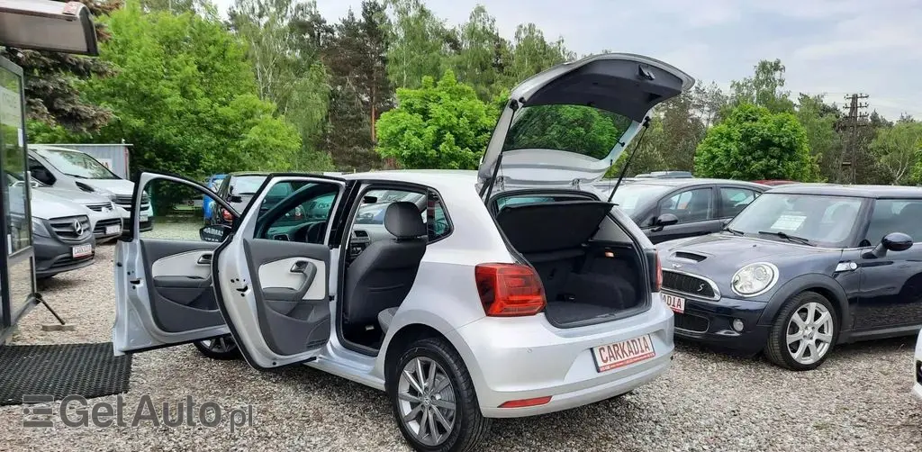 VOLKSWAGEN Polo 