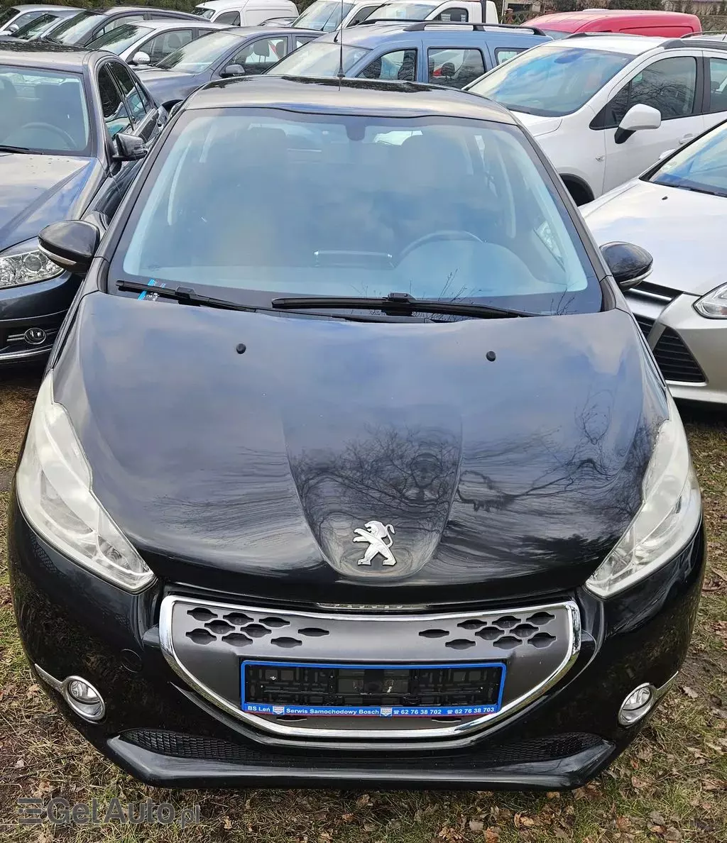 PEUGEOT 208 