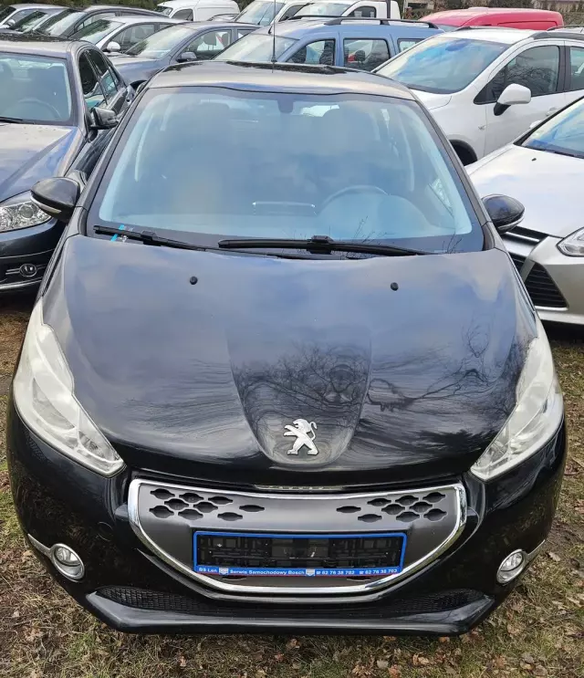 PEUGEOT 208 