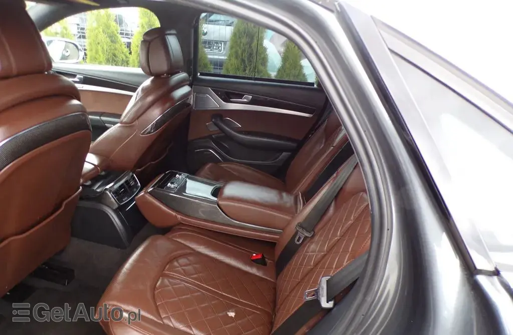 AUDI S8 
