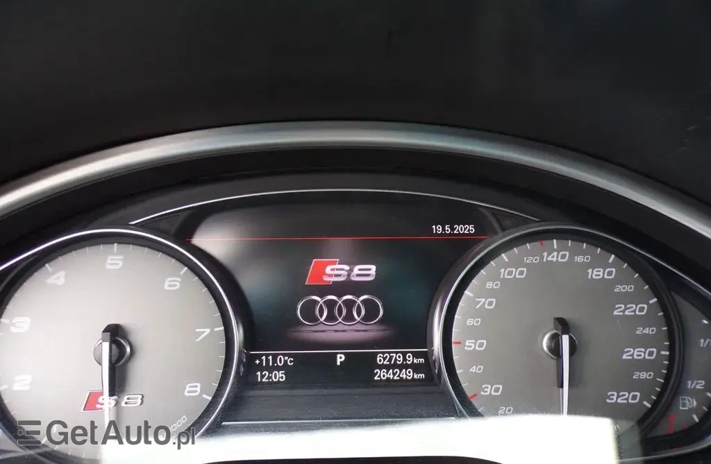 AUDI S8 