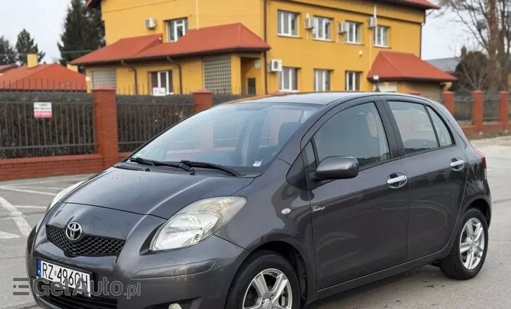 TOYOTA Yaris 