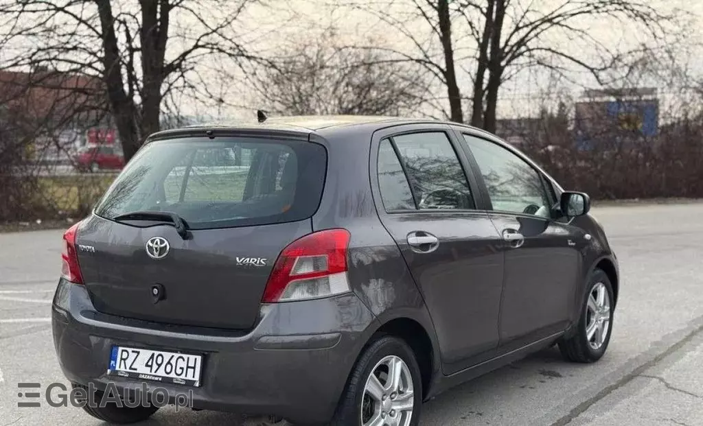 TOYOTA Yaris 