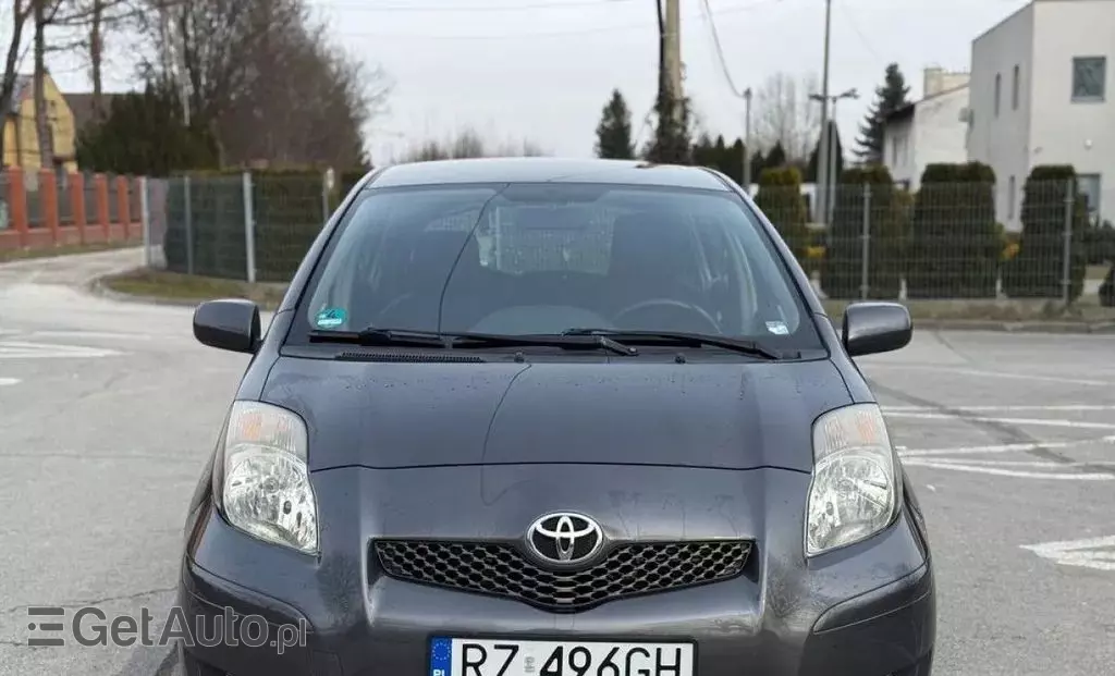 TOYOTA Yaris 
