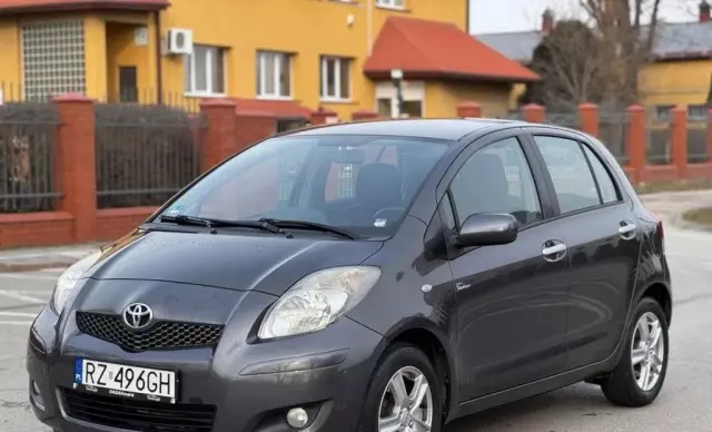 TOYOTA Yaris 