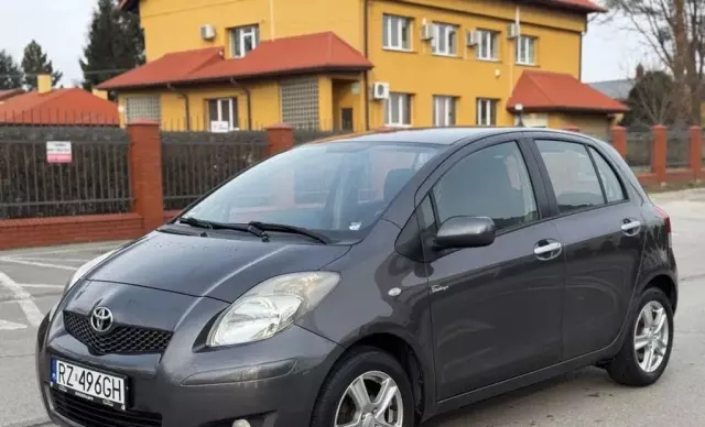 TOYOTA Yaris 