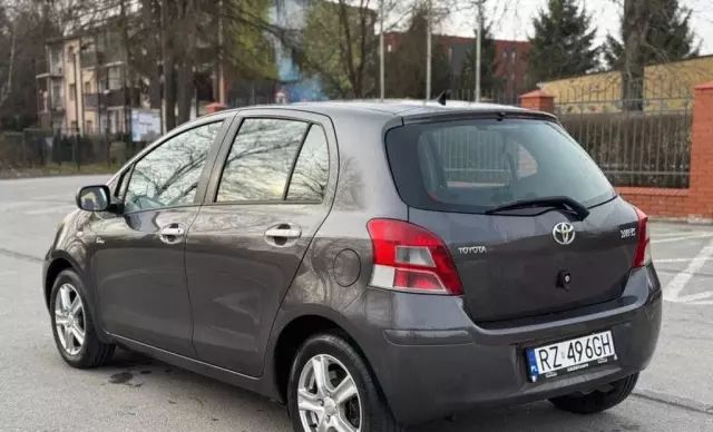 TOYOTA Yaris 