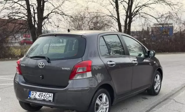 TOYOTA Yaris 