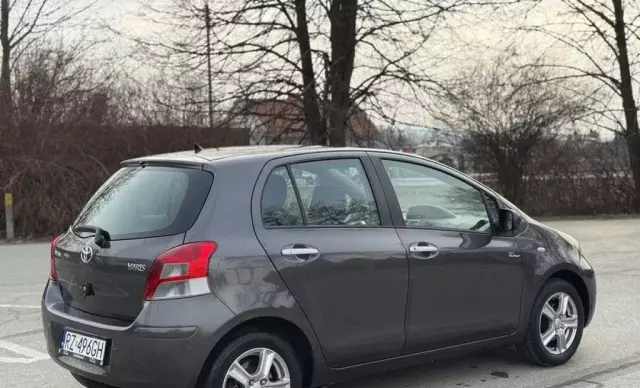 TOYOTA Yaris 