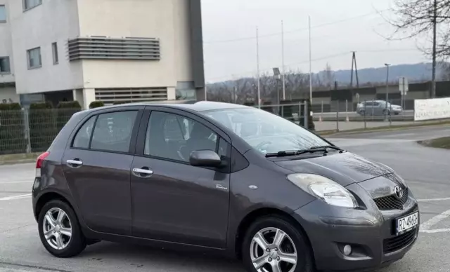 TOYOTA Yaris 