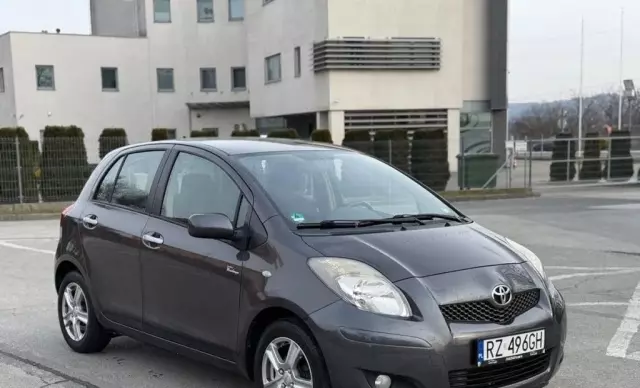 TOYOTA Yaris 