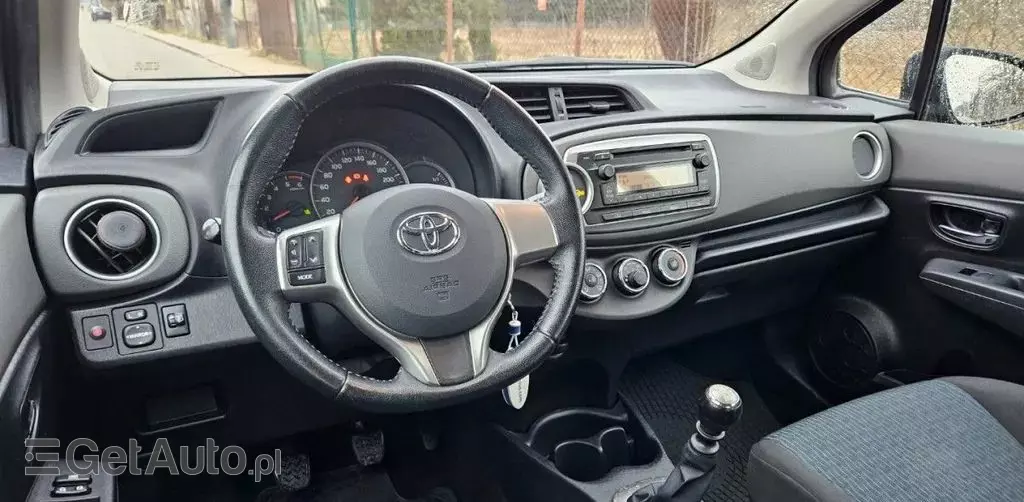 TOYOTA Yaris 
