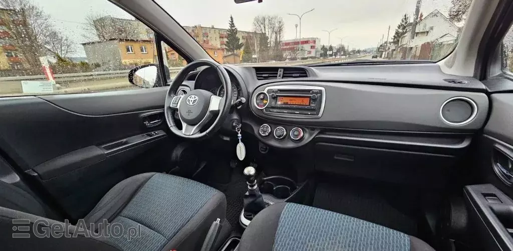 TOYOTA Yaris 