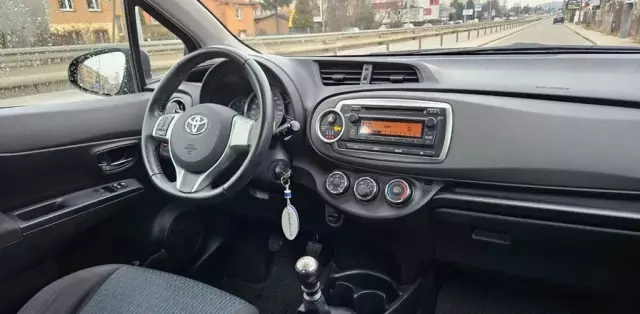 TOYOTA Yaris 