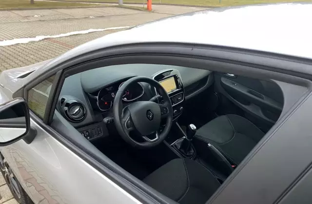 RENAULT Clio 