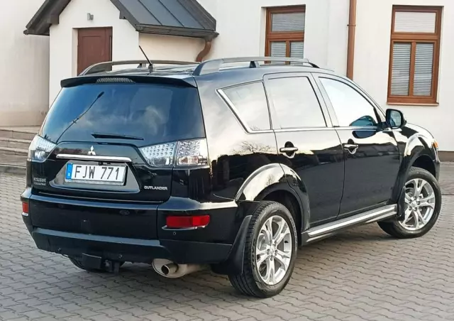 MITSUBISHI Outlander 