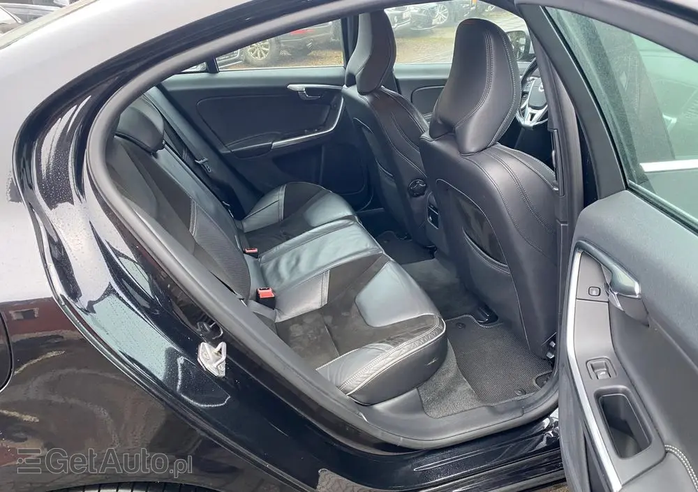 VOLVO S60 D3 R-Design