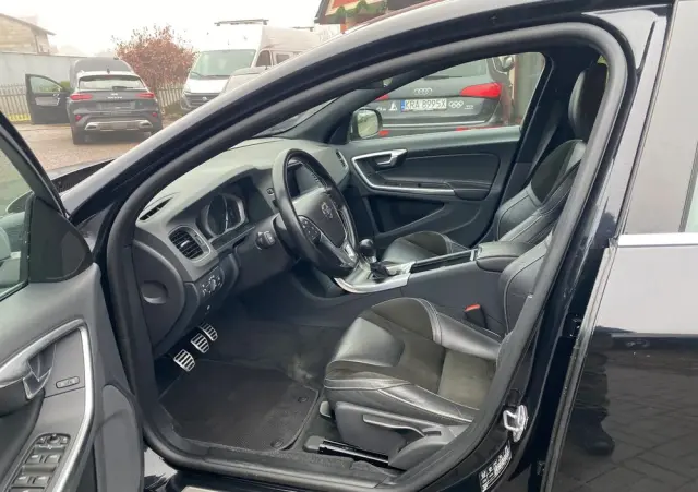 VOLVO S60 D3 R-Design