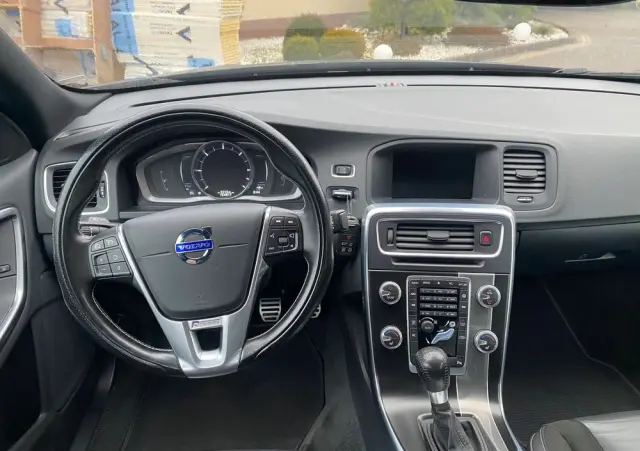 VOLVO S60 D3 R-Design