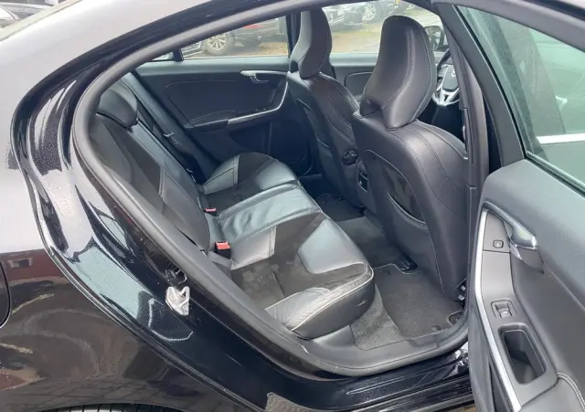 VOLVO S60 D3 R-Design