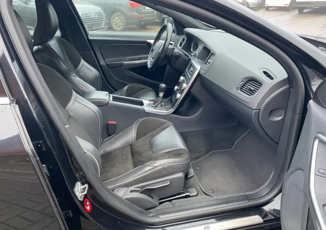 VOLVO S60 D3 R-Design