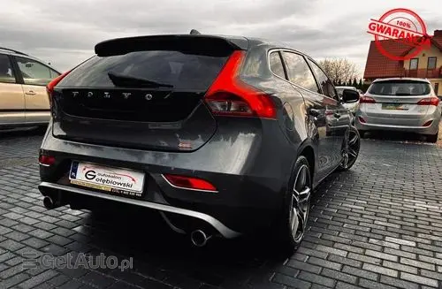 VOLVO V40 