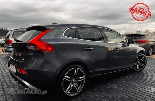 VOLVO V40 