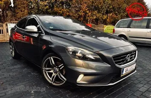 VOLVO V40 