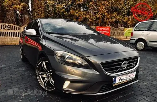 VOLVO V40 