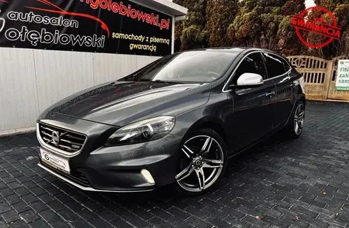 VOLVO V40 