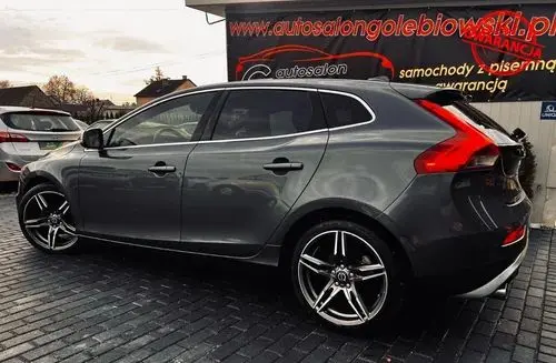VOLVO V40 