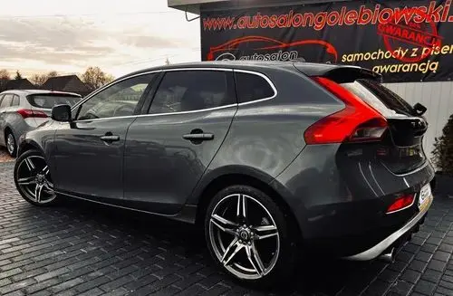 VOLVO V40 