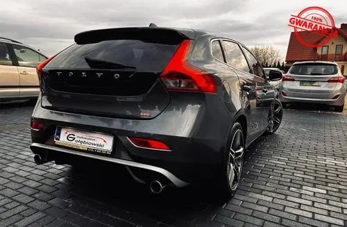 VOLVO V40 