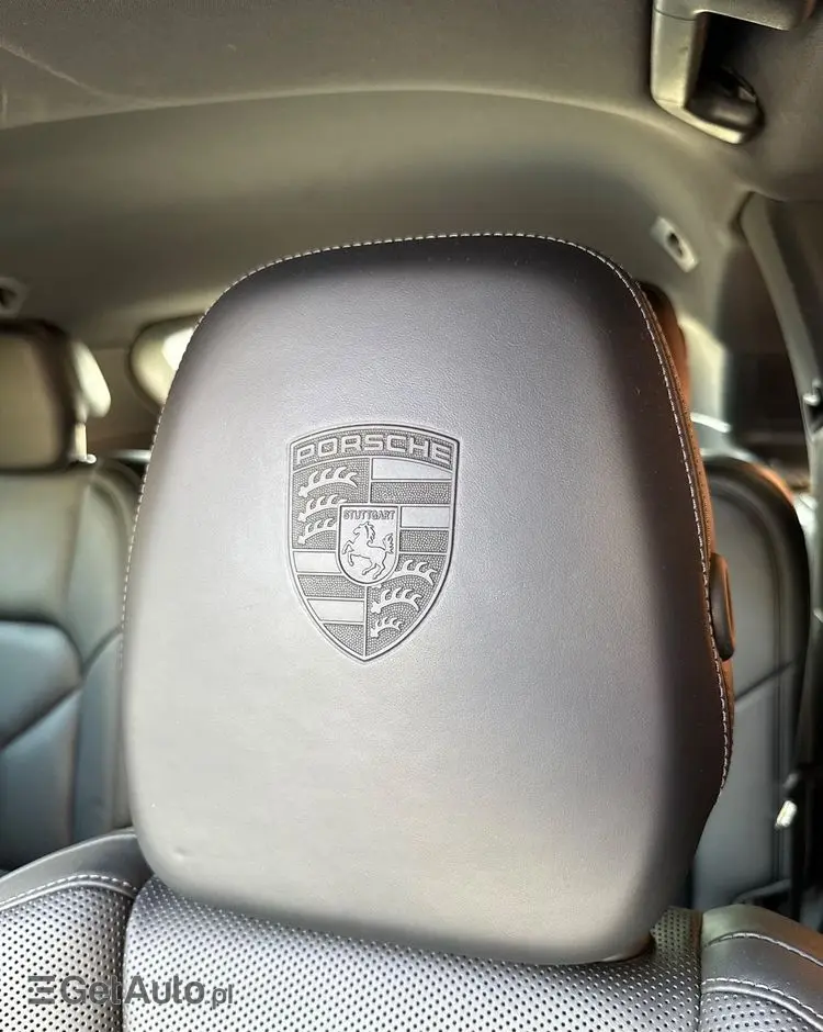 PORSCHE Cayenne Platinum Edition