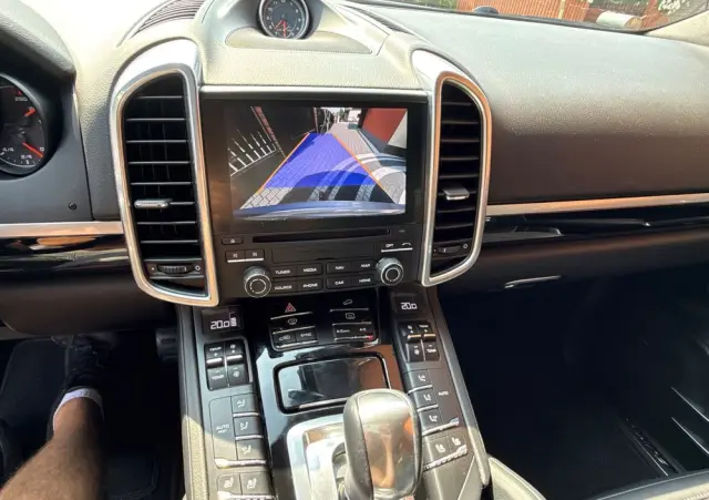 PORSCHE Cayenne Platinum Edition