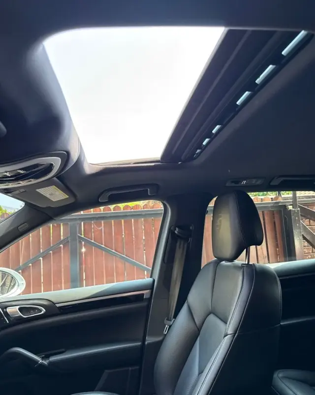 PORSCHE Cayenne Platinum Edition