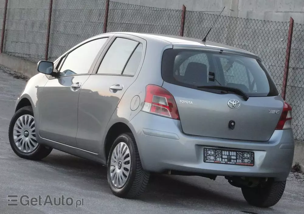 TOYOTA Yaris 1.33 Prestige