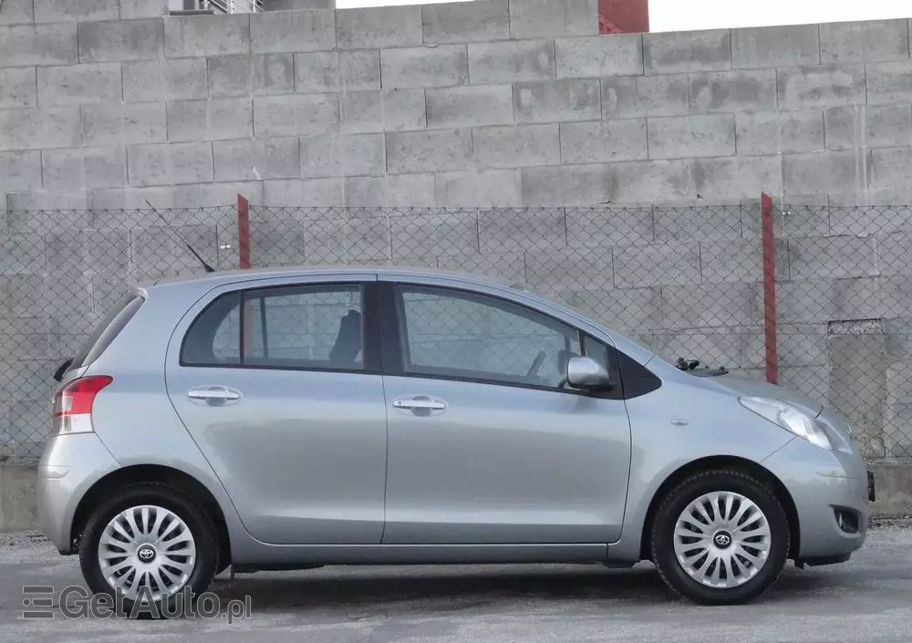 TOYOTA Yaris 1.33 Prestige