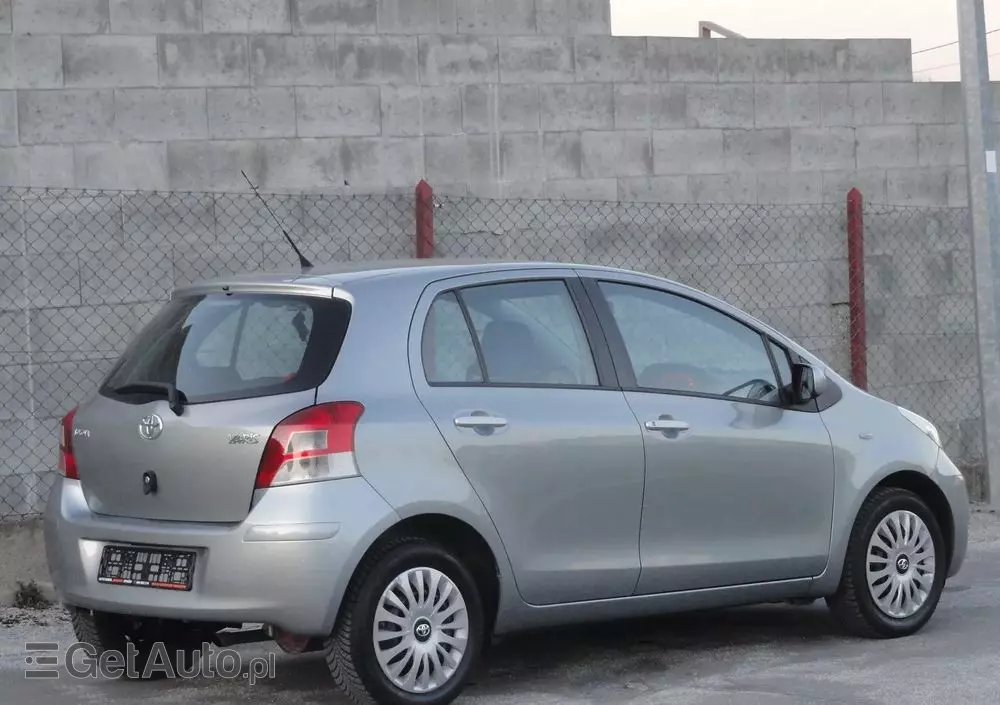 TOYOTA Yaris 1.33 Prestige