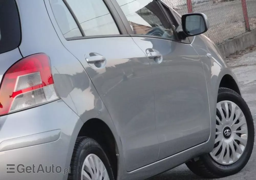 TOYOTA Yaris 1.33 Prestige