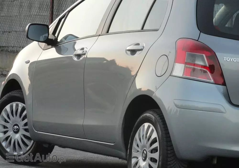 TOYOTA Yaris 1.33 Prestige