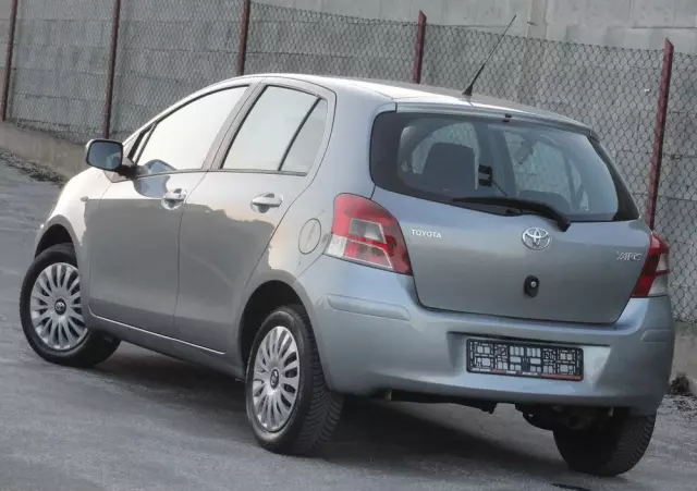 TOYOTA Yaris 1.33 Prestige