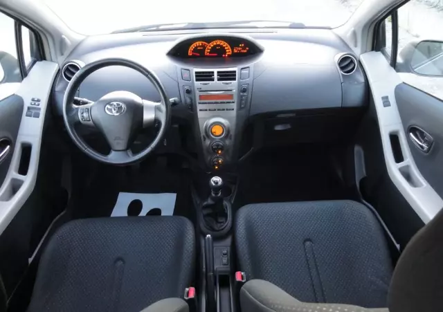 TOYOTA Yaris 1.33 Prestige
