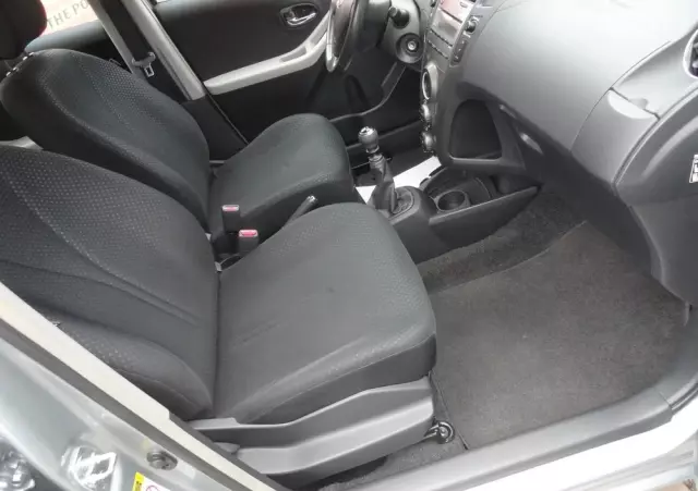 TOYOTA Yaris 1.33 Prestige