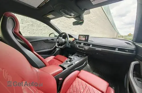 AUDI S5 