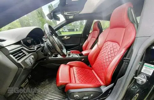 AUDI S5 
