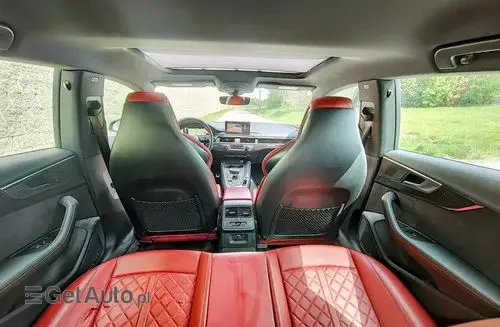 AUDI S5 