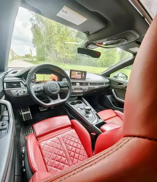 AUDI S5 