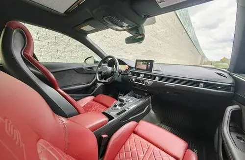AUDI S5 