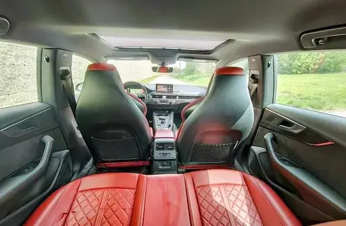 AUDI S5 